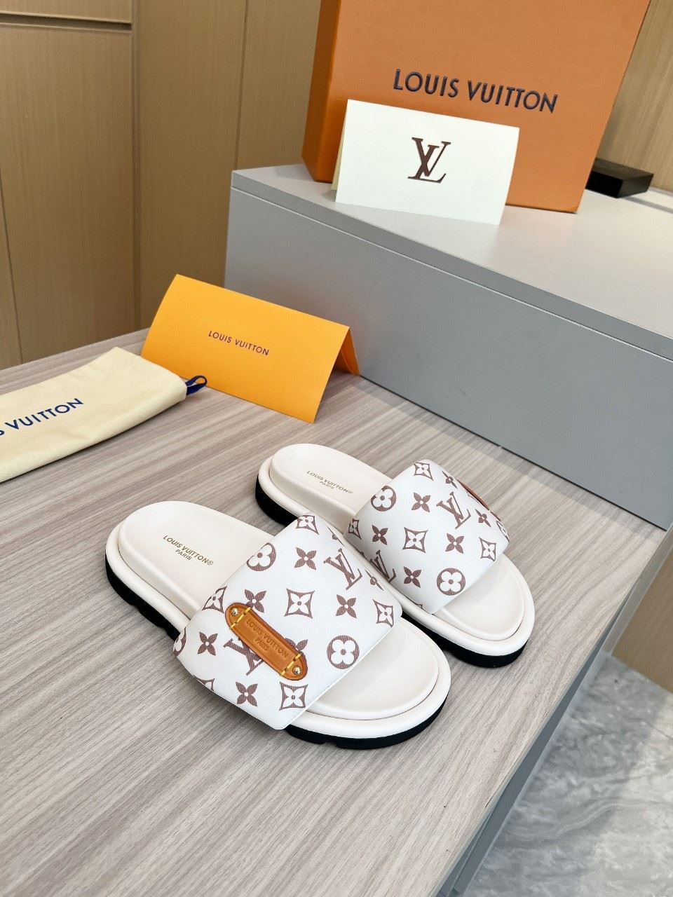 Louis Vuitton Slippers